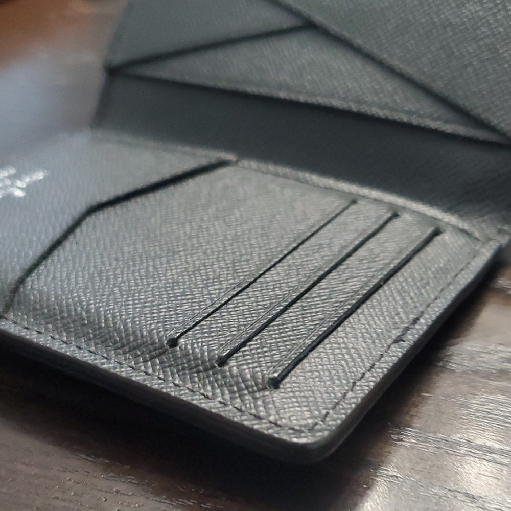 Louis Vuitton Black/Blue Taiga Stripe Card Holder - Picture 10 of 13